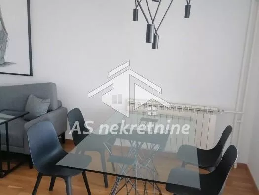 Četvoroiposoban stan | 4zida