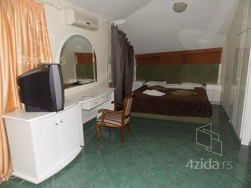 Poslovna zgrada | 4zida