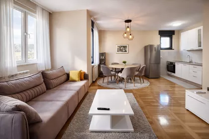 Crveni Krst Vračar | 4zida.rs