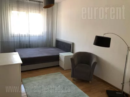 CRVENI KRST | 4zida.rs