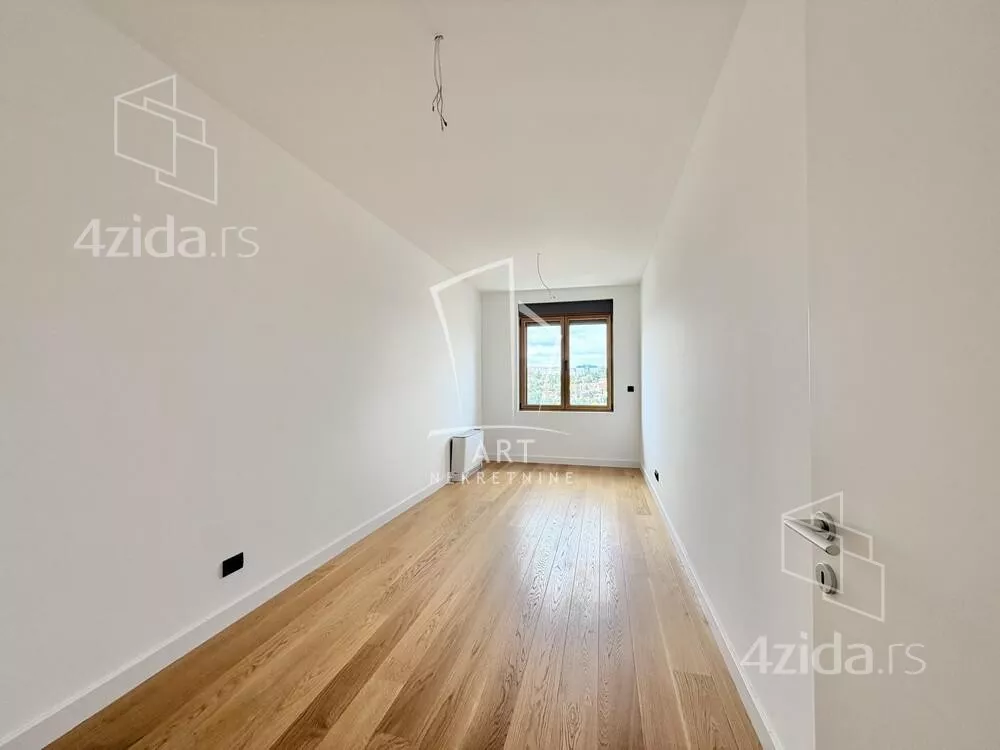 Šestoiposoban stan | 4zida