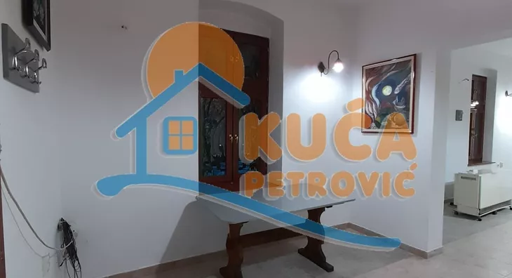 Lokal | 4zida