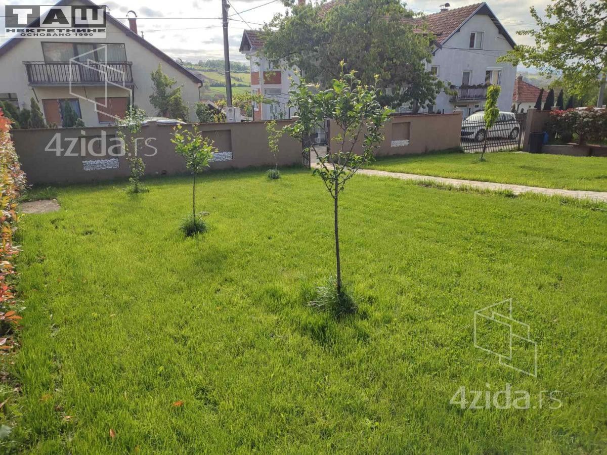 House in Kragujevac, Šumadijski upravni okrug - Više