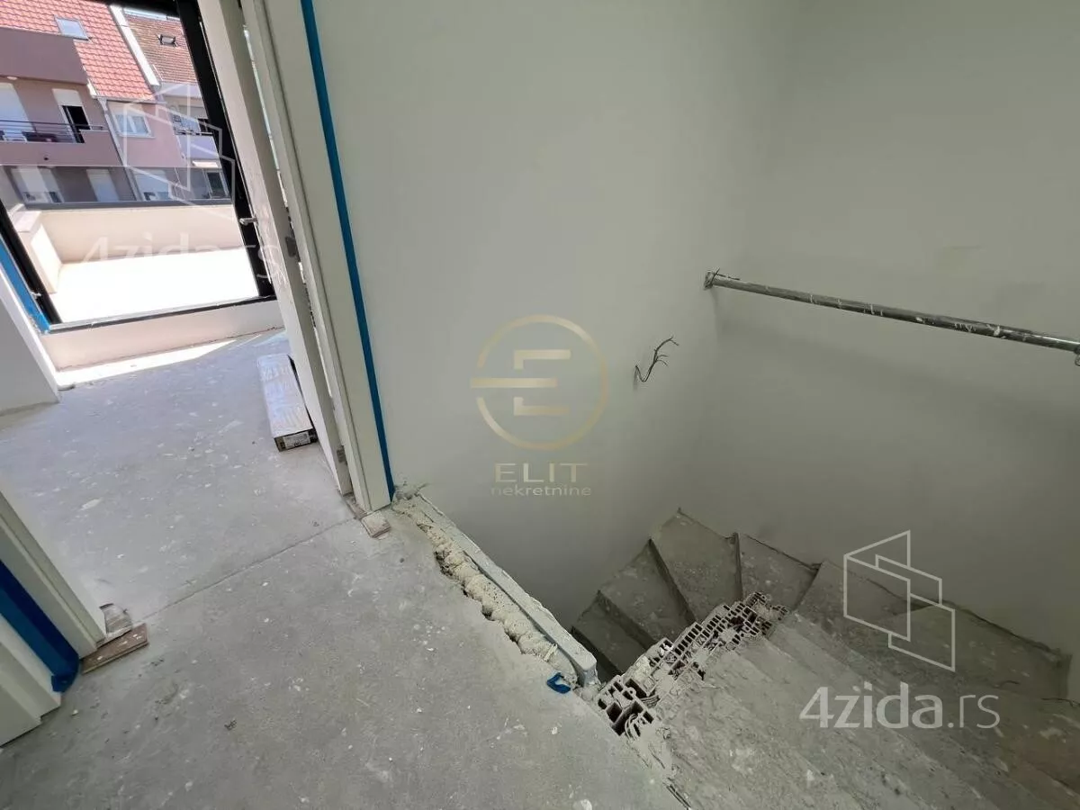 Šestosoban stan | 4zida