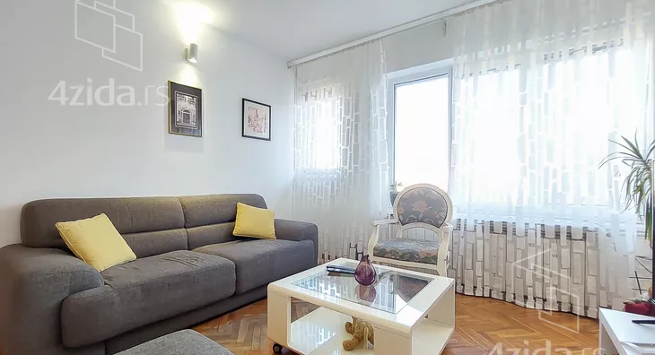 Šestosoban stan | 4zida