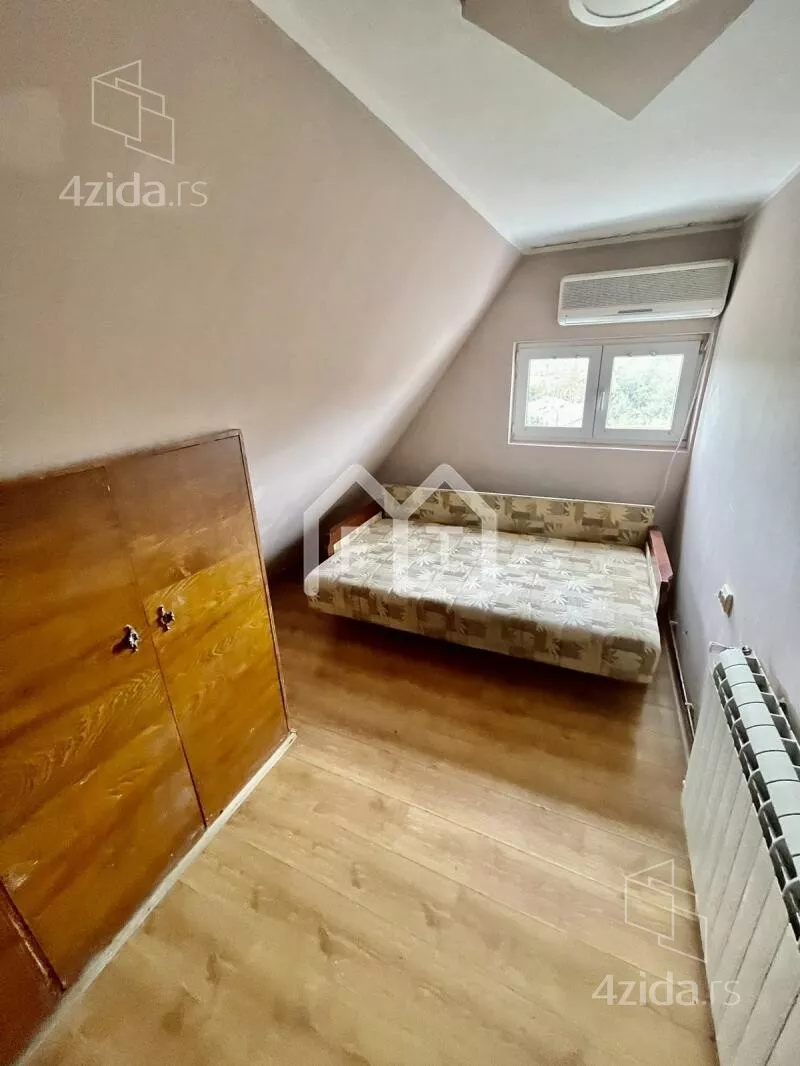 Četvoroiposoban stan | 4zida