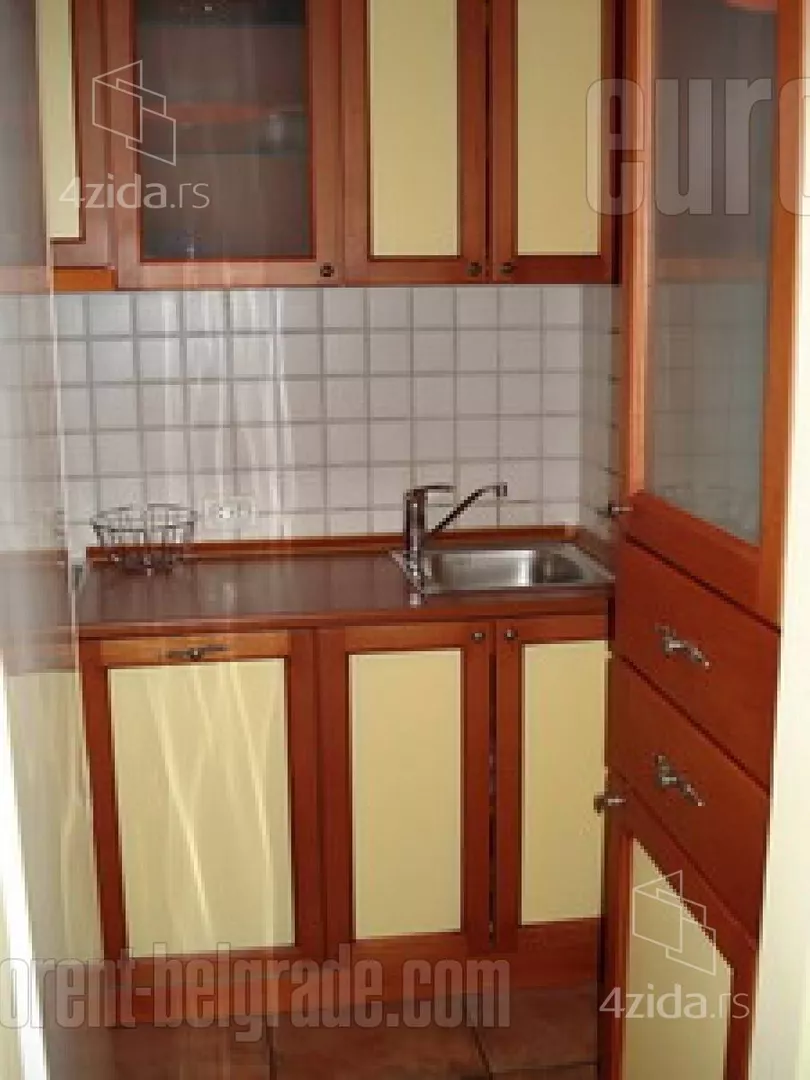 Četvoroiposoban stan | 4zida