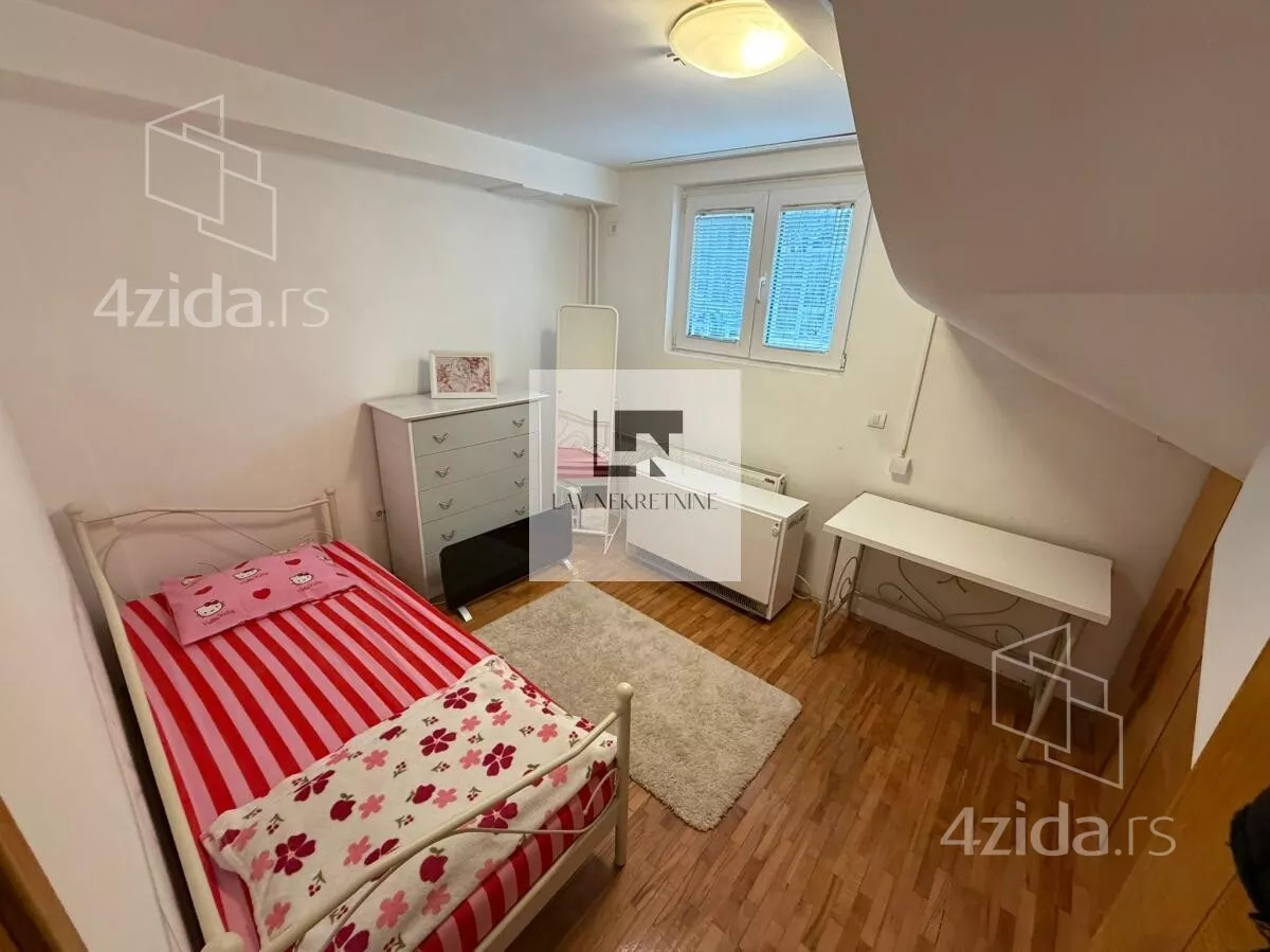 Šestosoban stan | 4zida