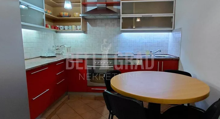 Šestosoban stan | 4zida