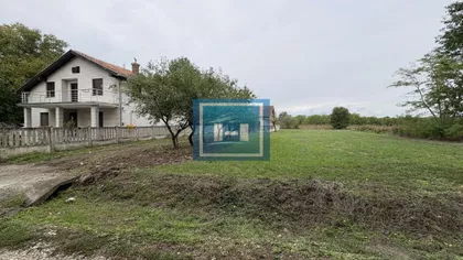 Mali Popović | 4zida.rs
