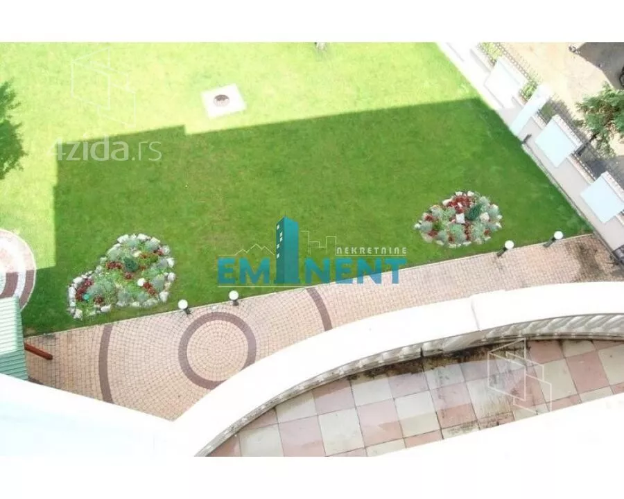 Sedmosoban stan | 4zida