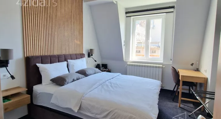 Devetosoban stan | 4zida