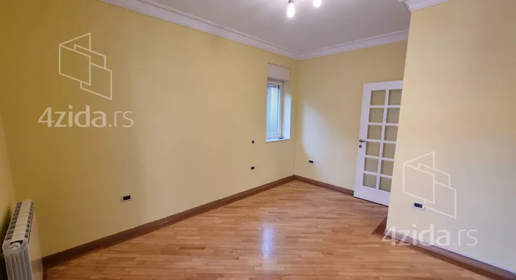 Šestosoban stan | 4zida