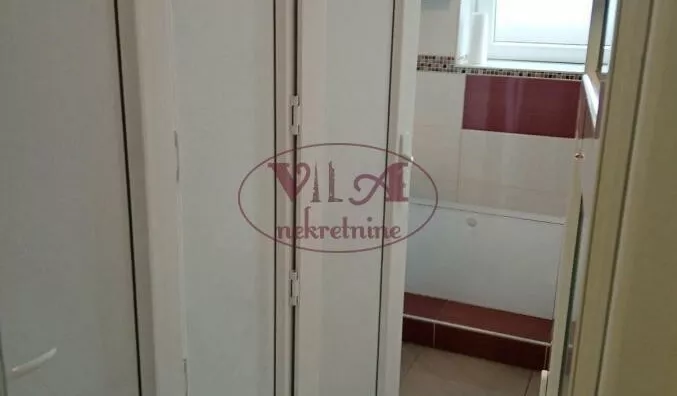 Poslovna zgrada | 4zida