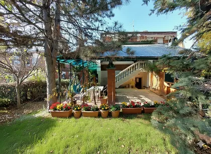 Isaka Njutna | 4zida.rs