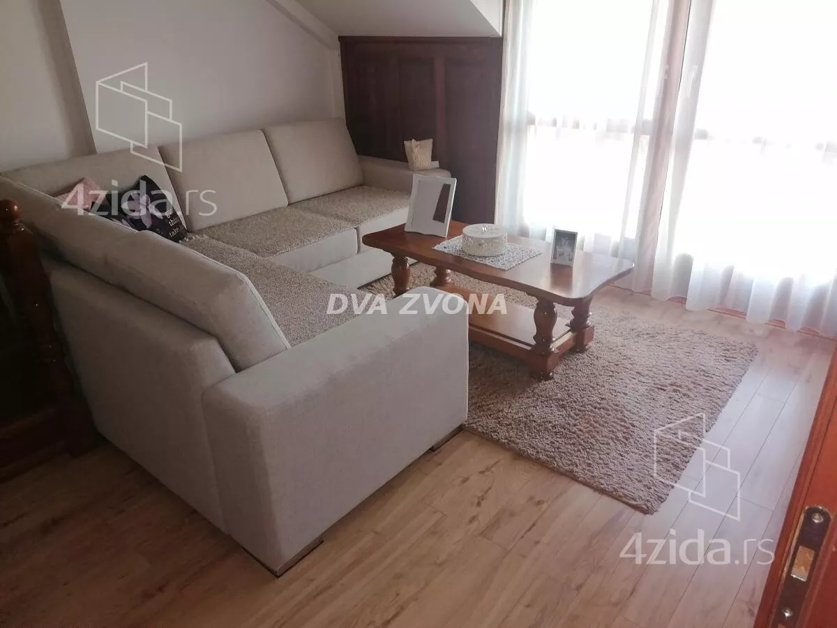 Poslovna zgrada | 4zida