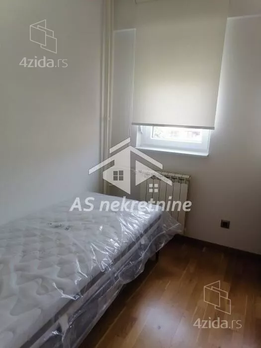 Četvoroiposoban stan | 4zida