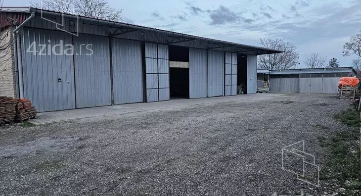 Poslovna zgrada | 4zida