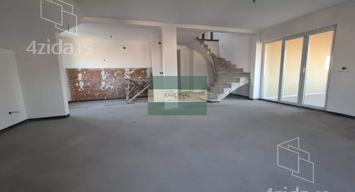 Šestosoban stan | 4zida