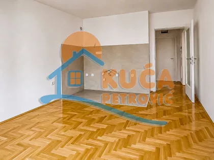 Cara Dušana | 4zida.rs