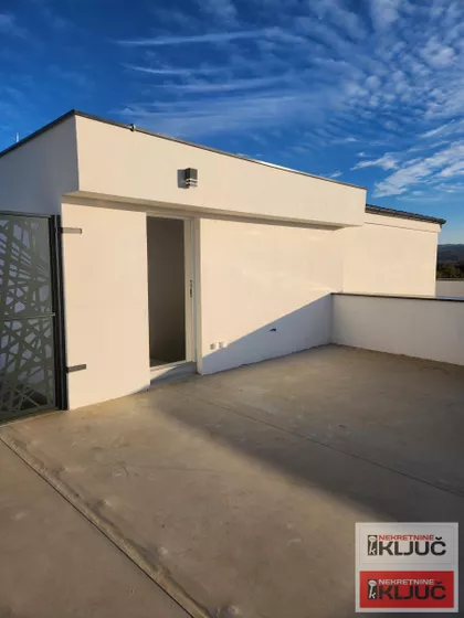 Lipov Gaj | 4zida.rs