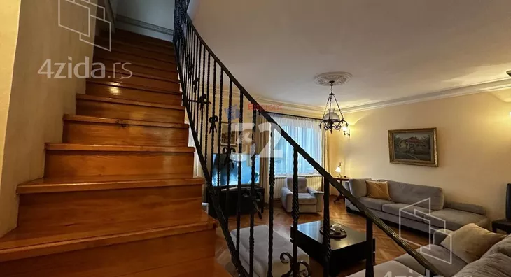 Četvoroiposoban stan | 4zida