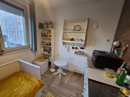 Mike Alasa | 4zida.rs