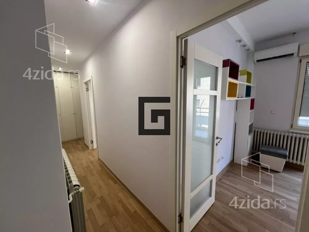 Četvoroiposoban stan | 4zida