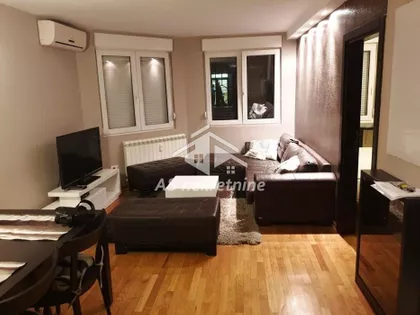 Vukov Spomenik | 4zida.rs