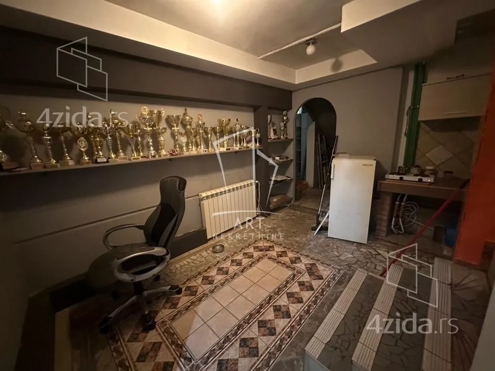 Poslovni prostor | 4zida