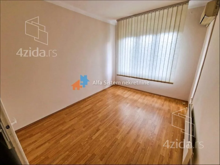 Četvoroiposoban stan | 4zida