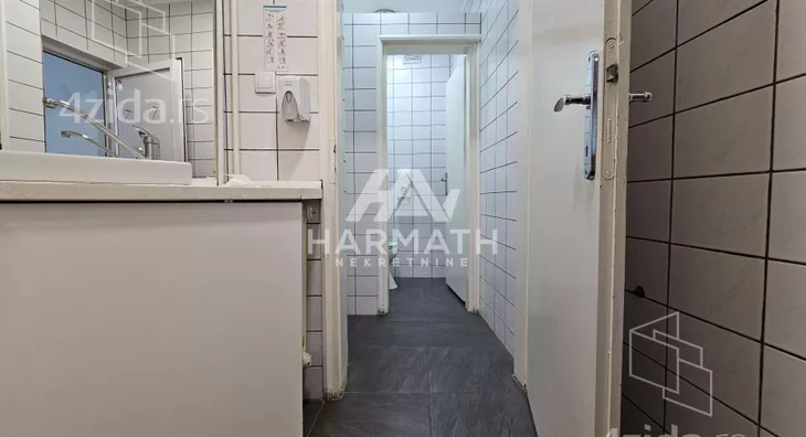 Poslovna zgrada | 4zida