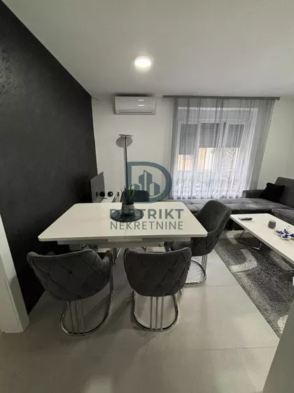 Crveni Pevac | 4zida.rs