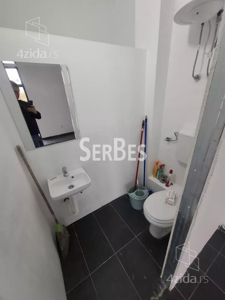 Poslovna zgrada | 4zida