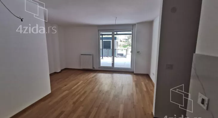 Šestosoban stan | 4zida