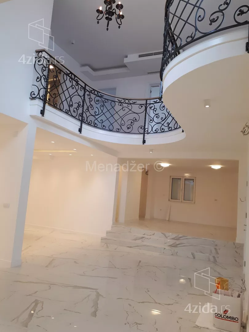 Дом · 530 m² · Beograd