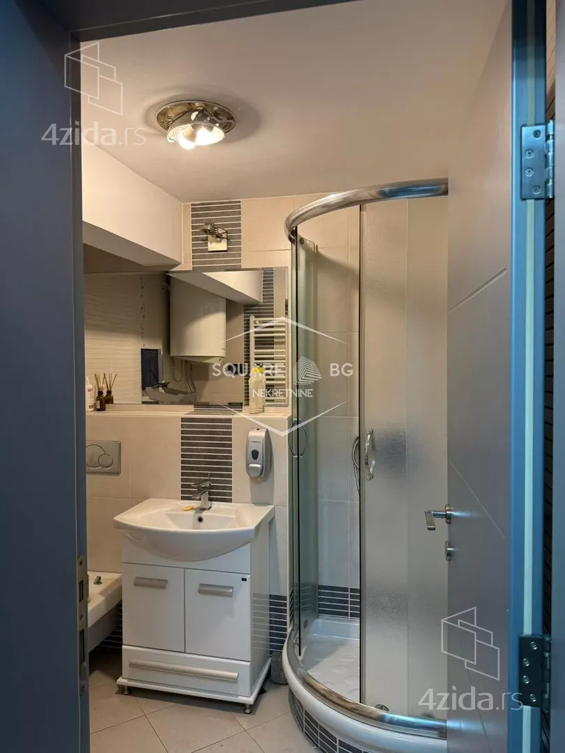 Šestosoban stan | 4zida