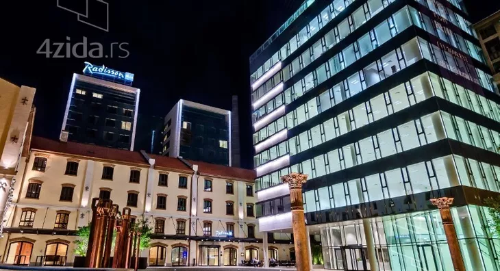 Poslovna zgrada | 4zida