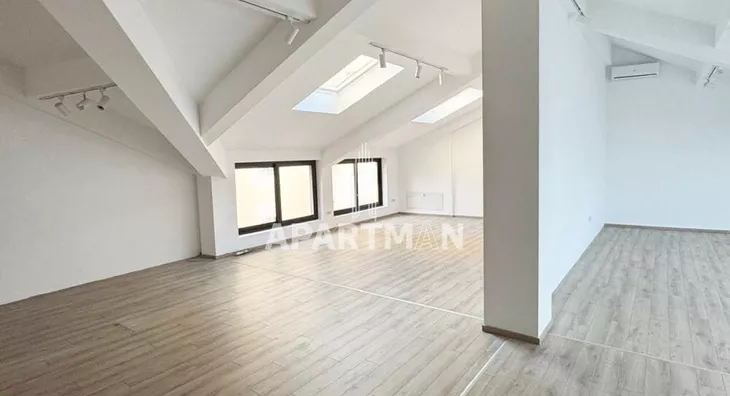 Poslovna zgrada | 4zida