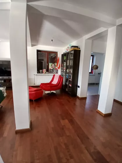 Karađorđeva 33 | 4zida.rs