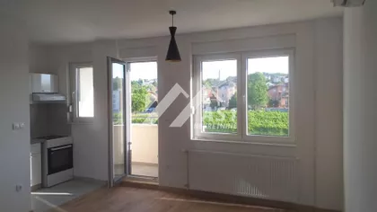 Ljubana Jednaka | 4zida.rs