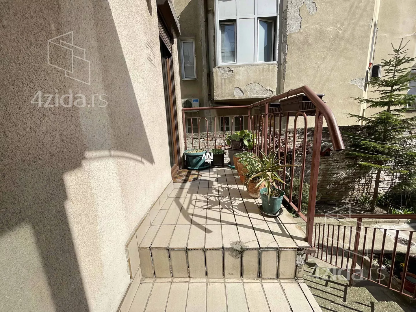 Troiposoban stan | 4zida