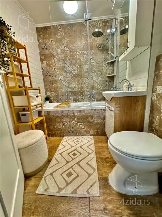 Petosoban stan | 4zida