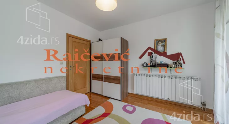 Petosoban stan | 4zida