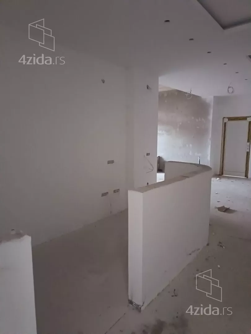 Poslovna zgrada | 4zida