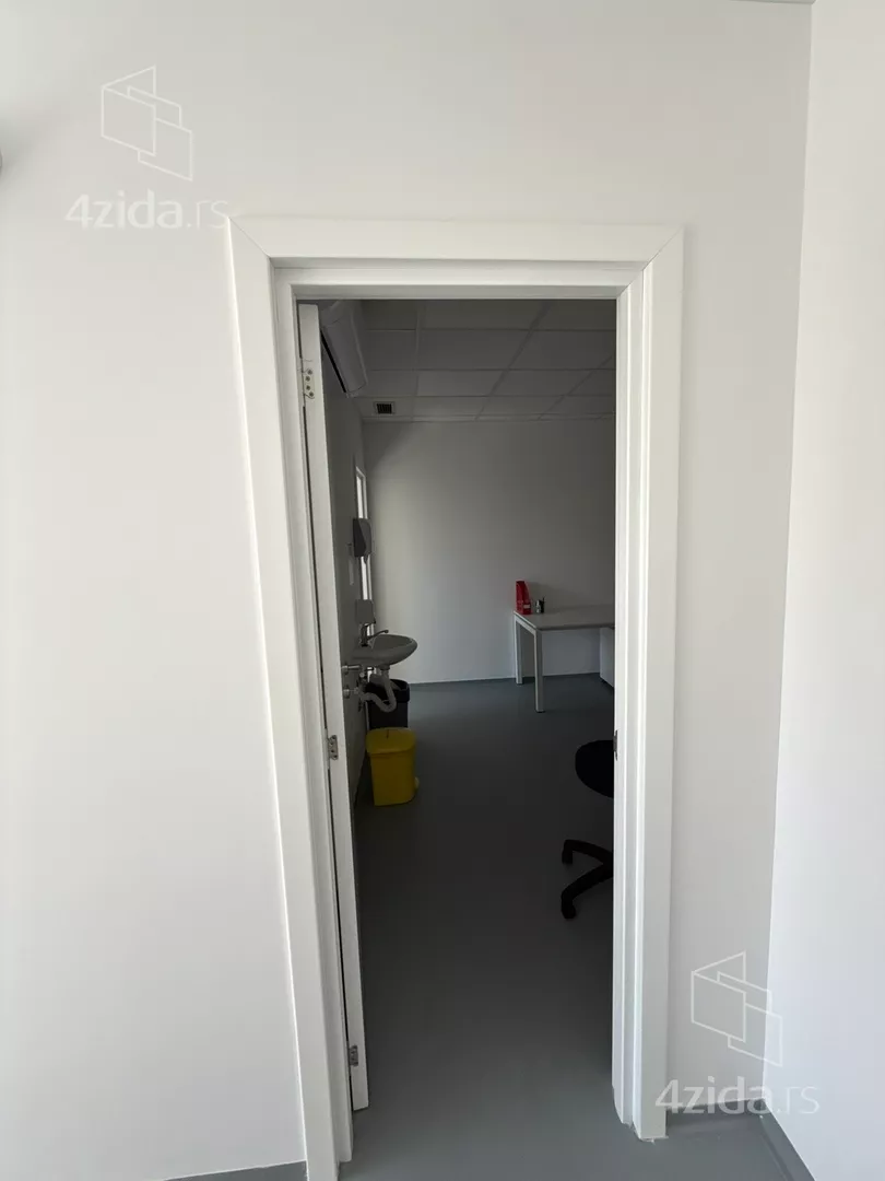 Poslovna zgrada | 4zida
