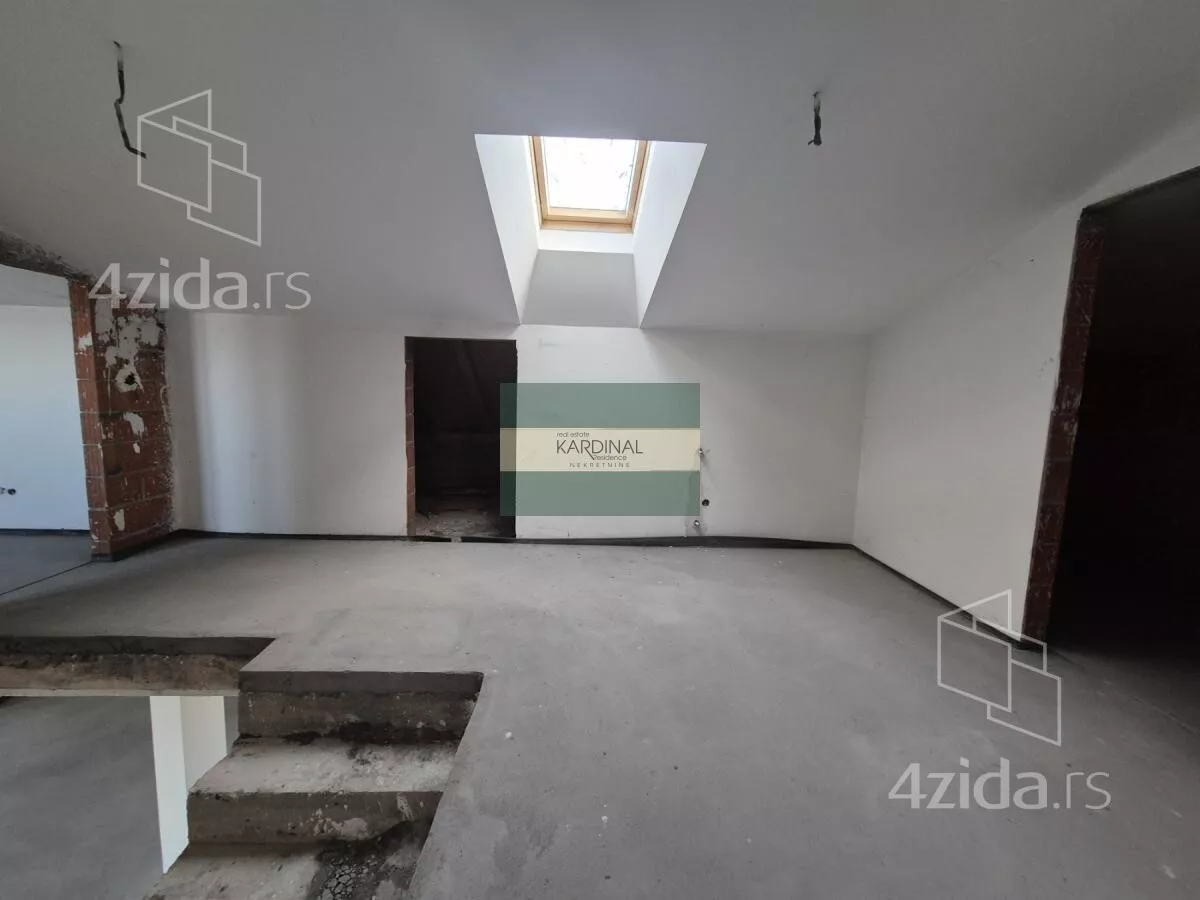 Šestosoban stan | 4zida