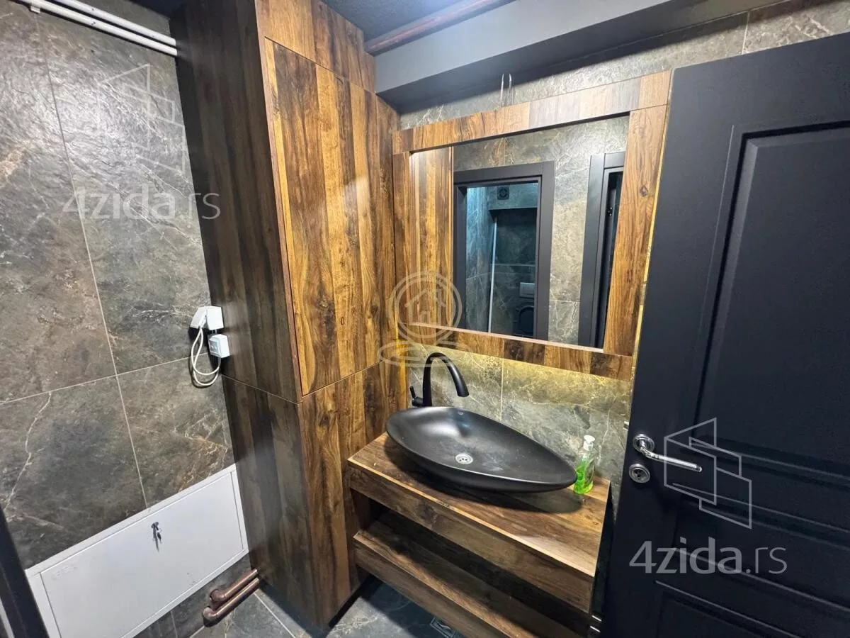 Lokal | 4zida