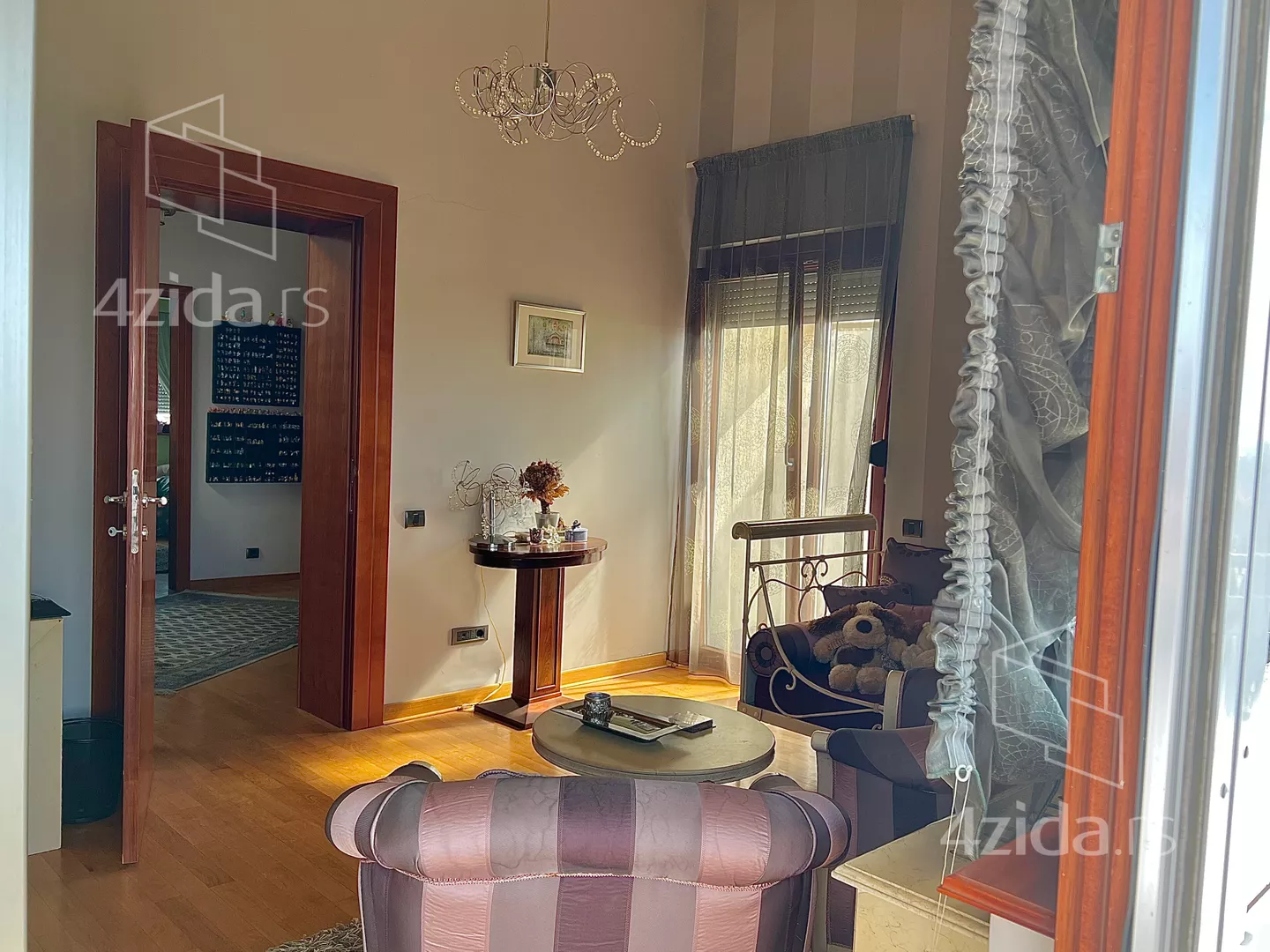 Šestosoban stan | 4zida