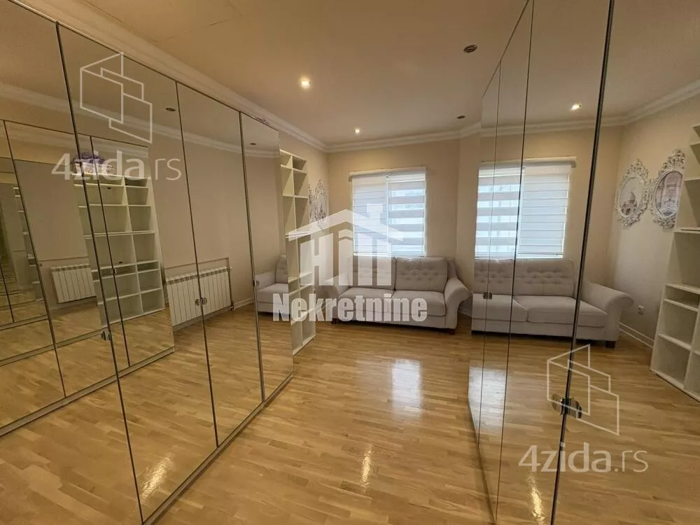 Šestoiposoban stan | 4zida